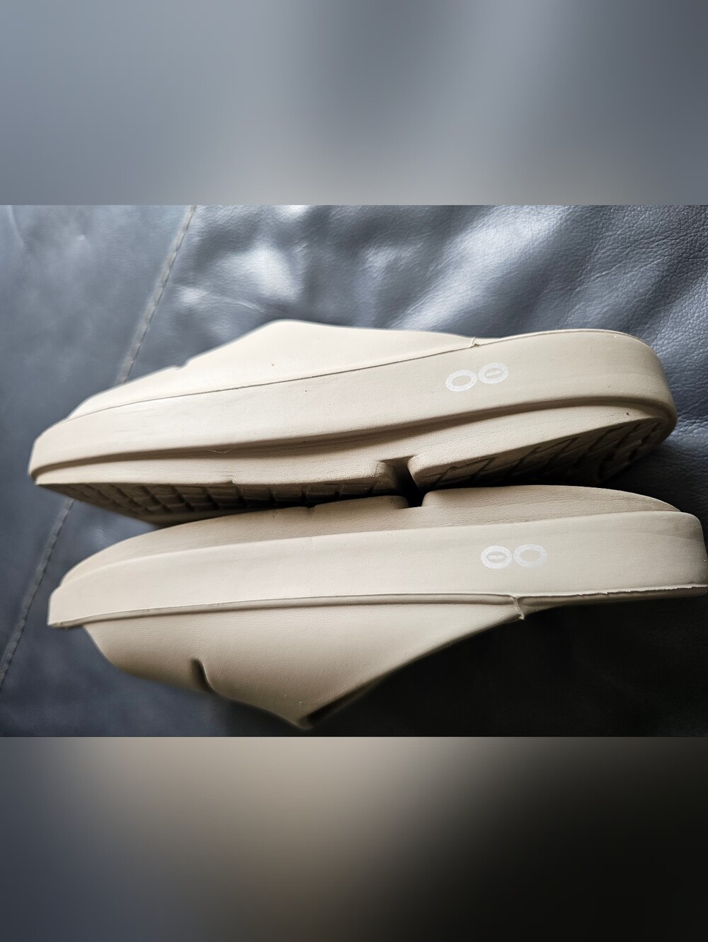 OOFOS Men’s Beige Recovery Slide - Lightweight Comfort - Picture 2 of 5